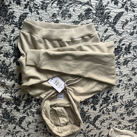BNWT Gymshark hoodie - Picture 3 of 5